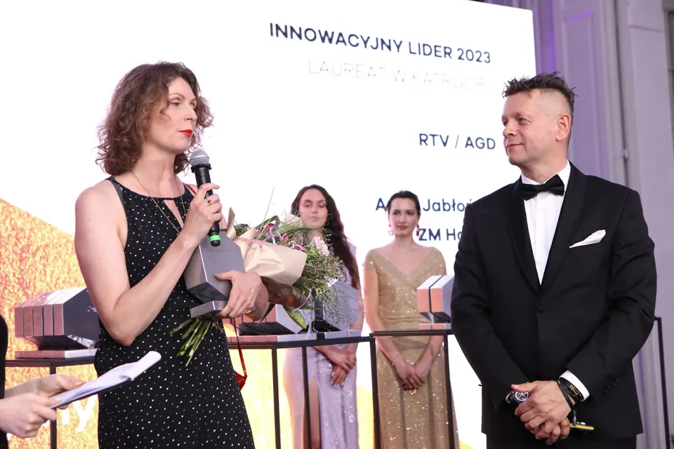An Innovative Leader winner speaking on stage